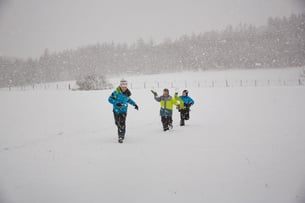 Copyright- Tanja Evers &#x3a; Touristikverband Siegerland-Wittgenstein e.V. SiWi_Bad Laasphe_Schafsberg_Kinder im Schnee_toben_bergab © Tanja Evers, TVSW e.V. kopie